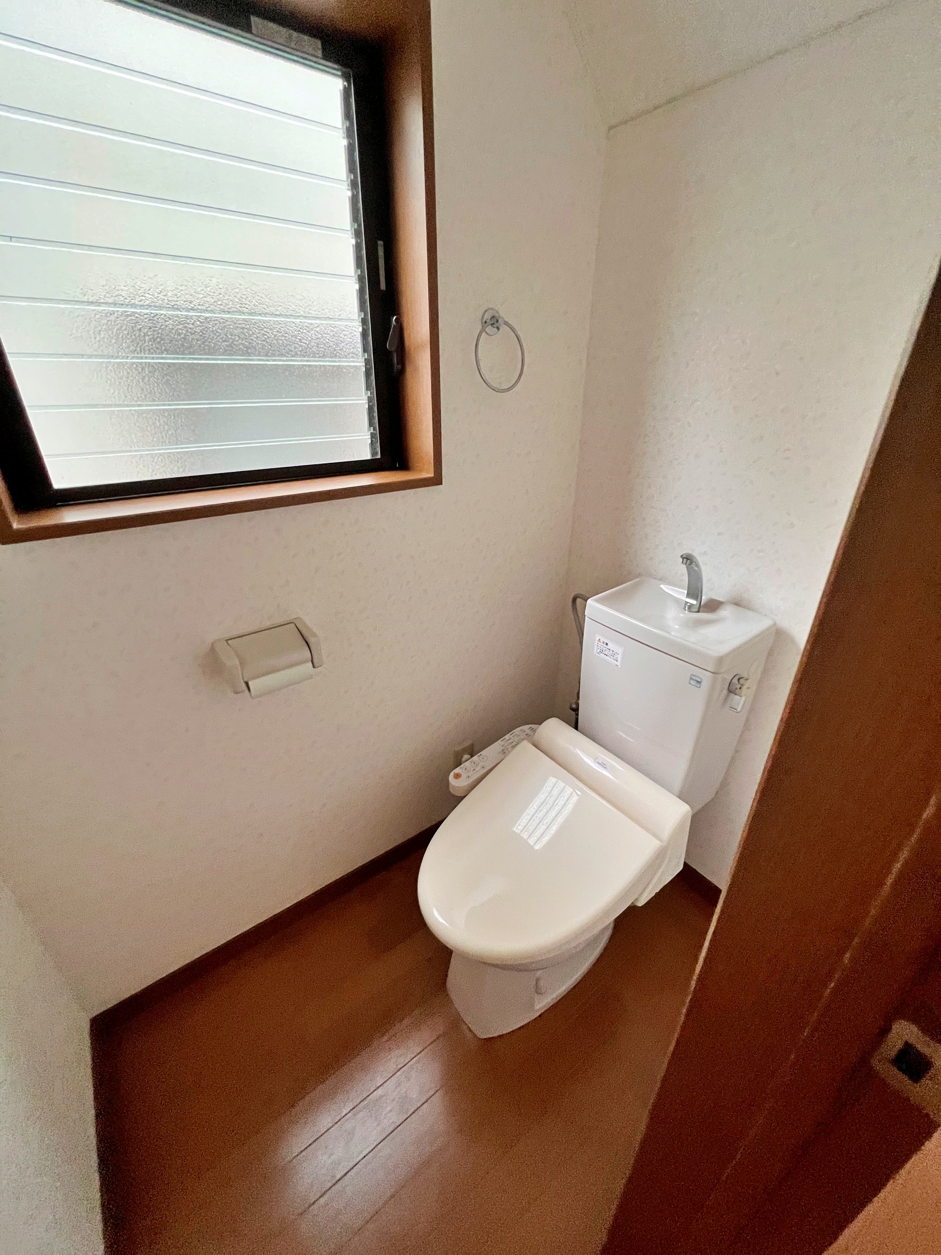 可愛い雰囲気のトイレ空間になりました。